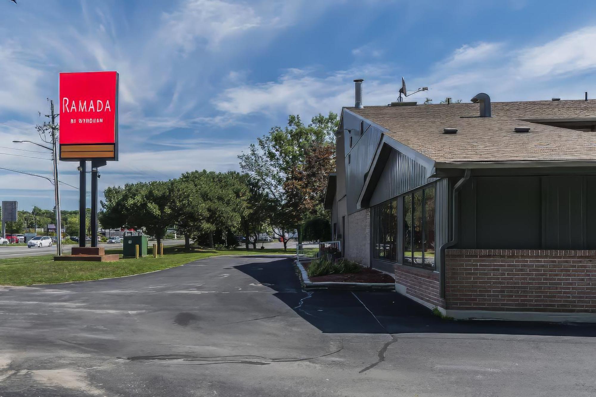 Ramada By Wyndham Kingston Motel Exterior photo