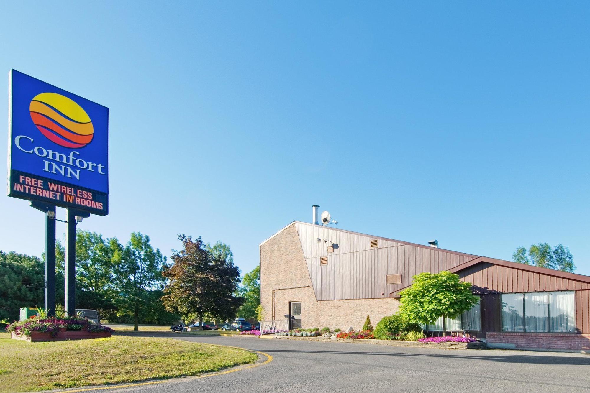 Ramada By Wyndham Kingston Motel Exterior photo