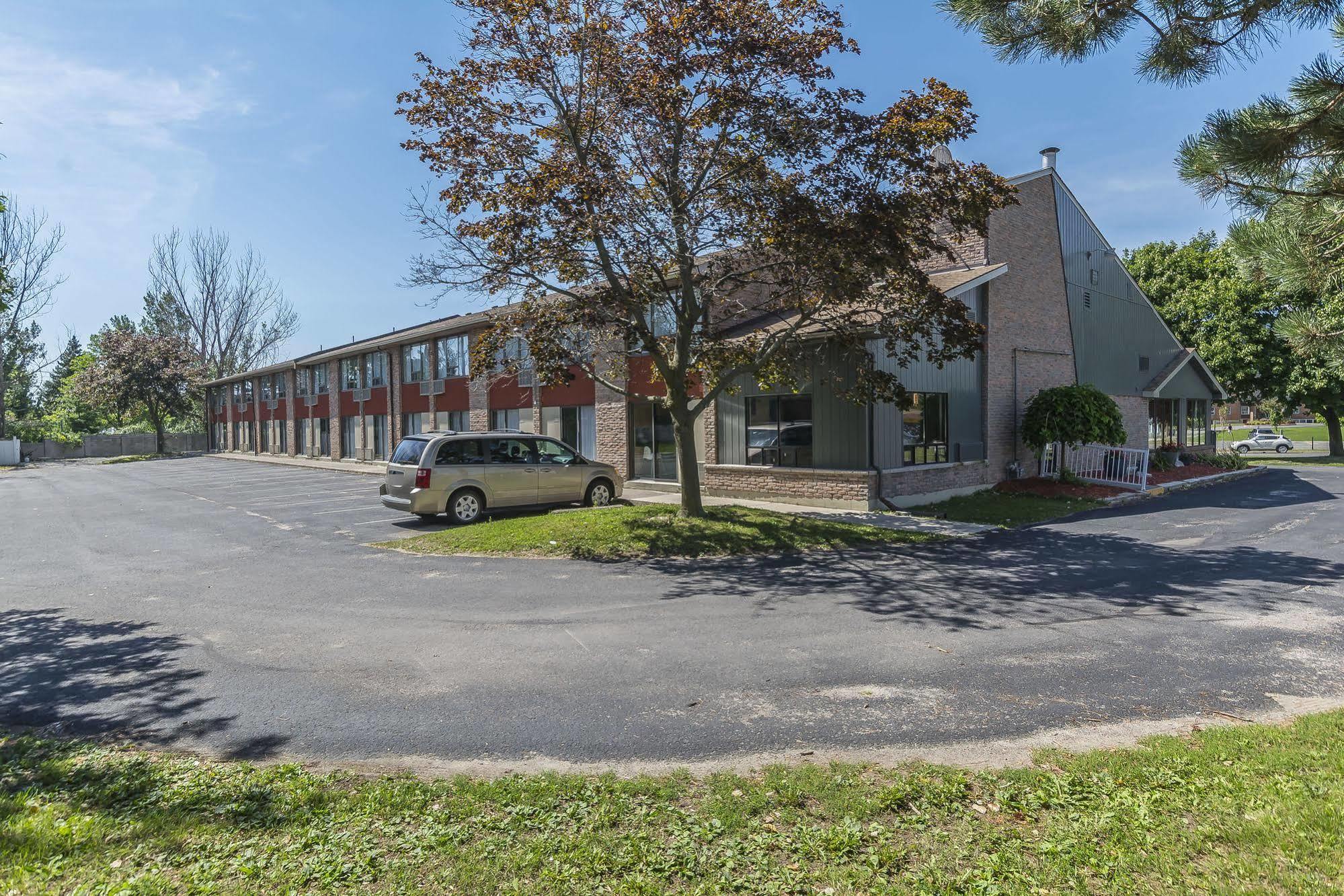 Ramada By Wyndham Kingston Motel Exterior photo