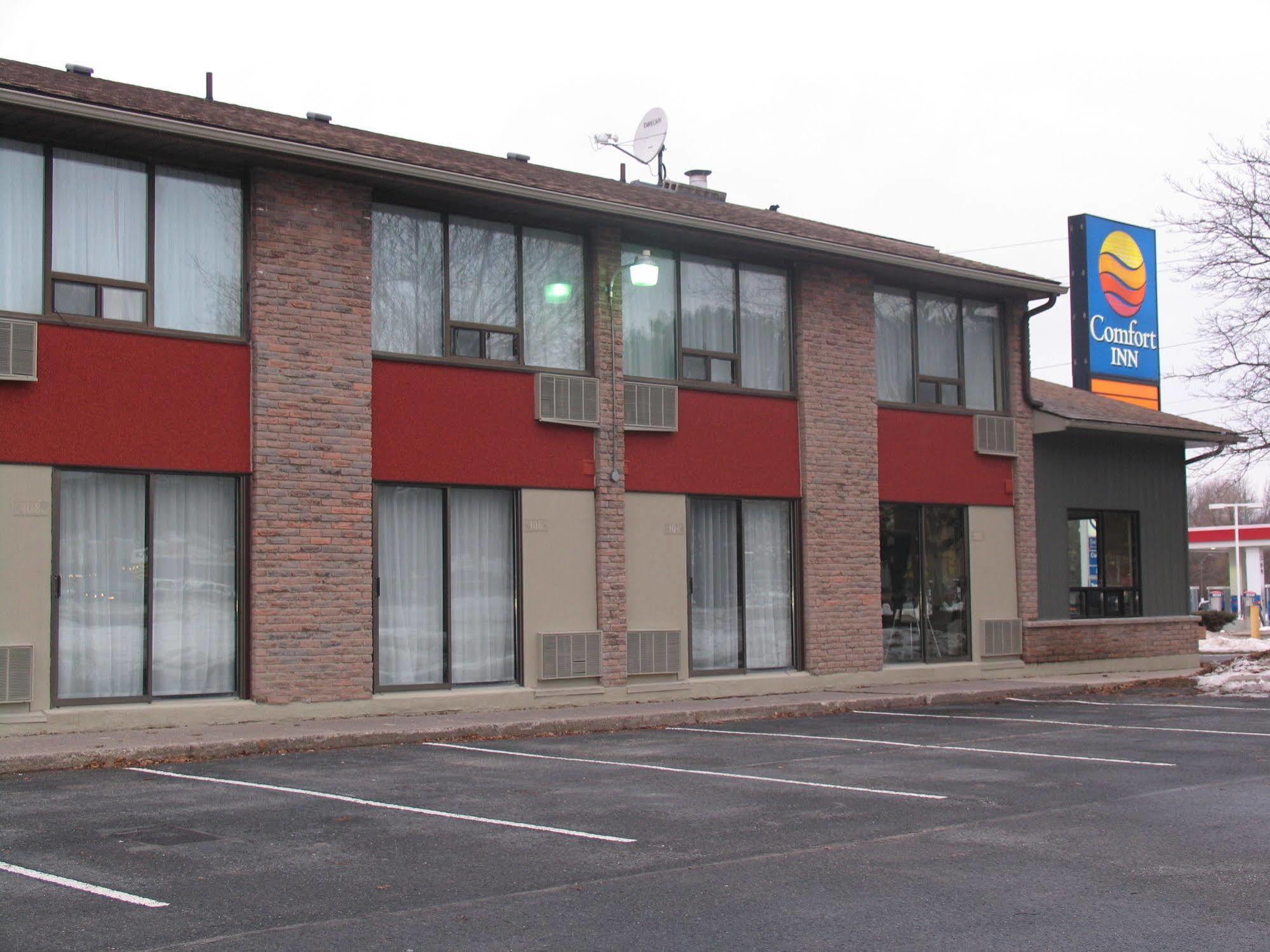 Ramada By Wyndham Kingston Motel Exterior photo