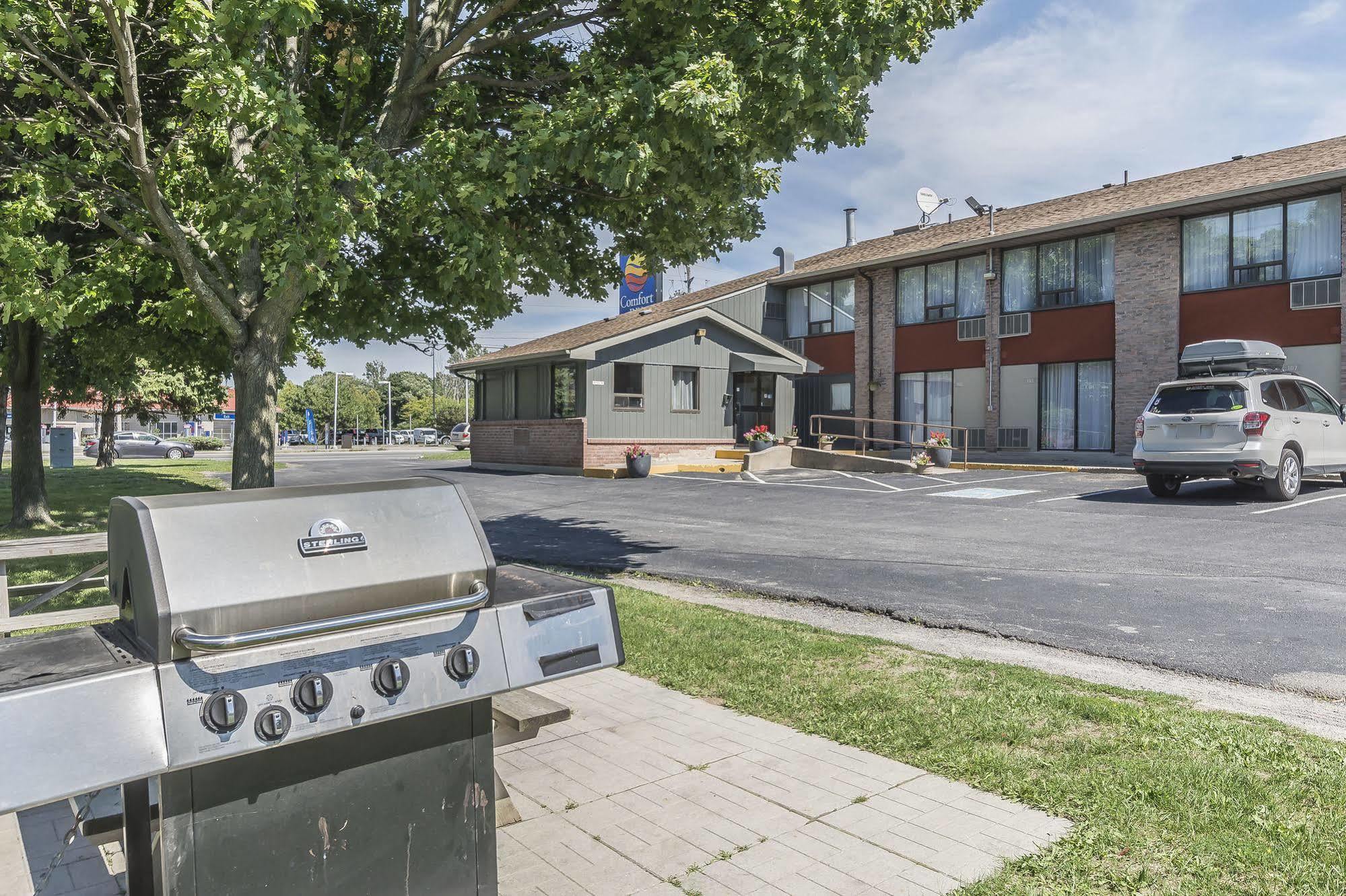 Ramada By Wyndham Kingston Motel Exterior photo